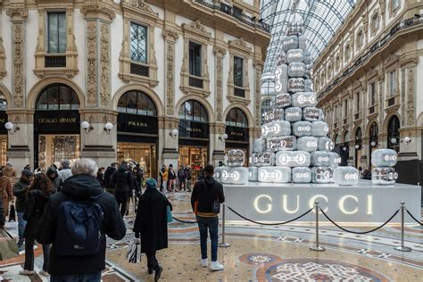 albero gucci in galleria milano